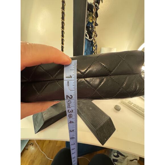 Chanel vintage double flap bag with chain shoulder bag.  Black - Picture 12 of 16